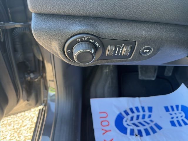 Used 2017 Chrysler 200 Limited Platinum w/ Comfort & Convenience Group FWD image 15