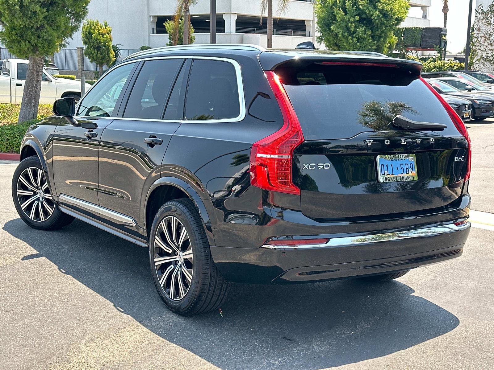 Certified 2025 Volvo XC90 B6 Plus image 6