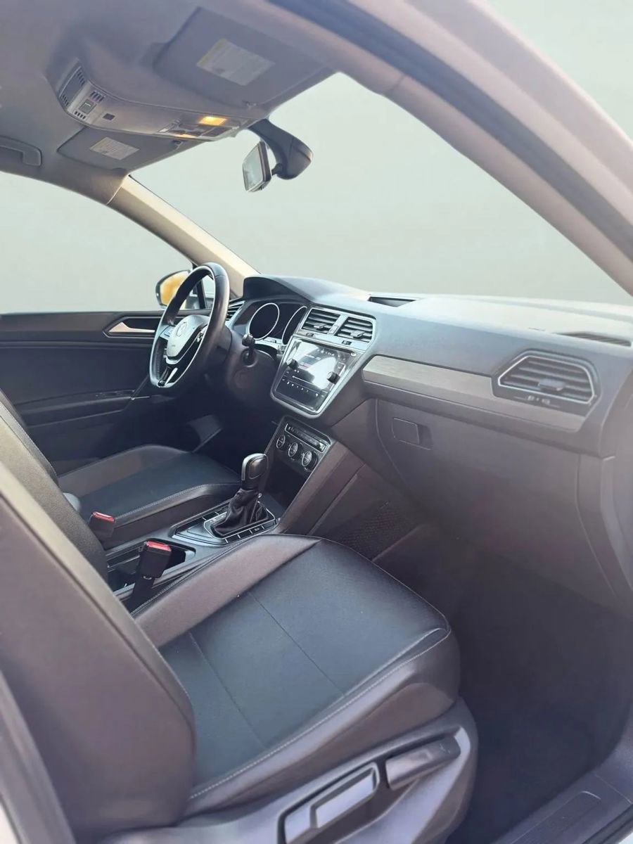 Used 2020 Volkswagen Tiguan SEL image 41