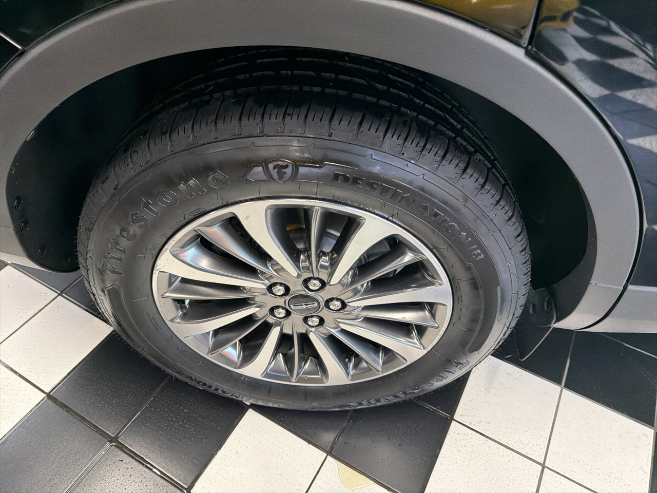 Used 2020 Lincoln Nautilus Reserve image 9