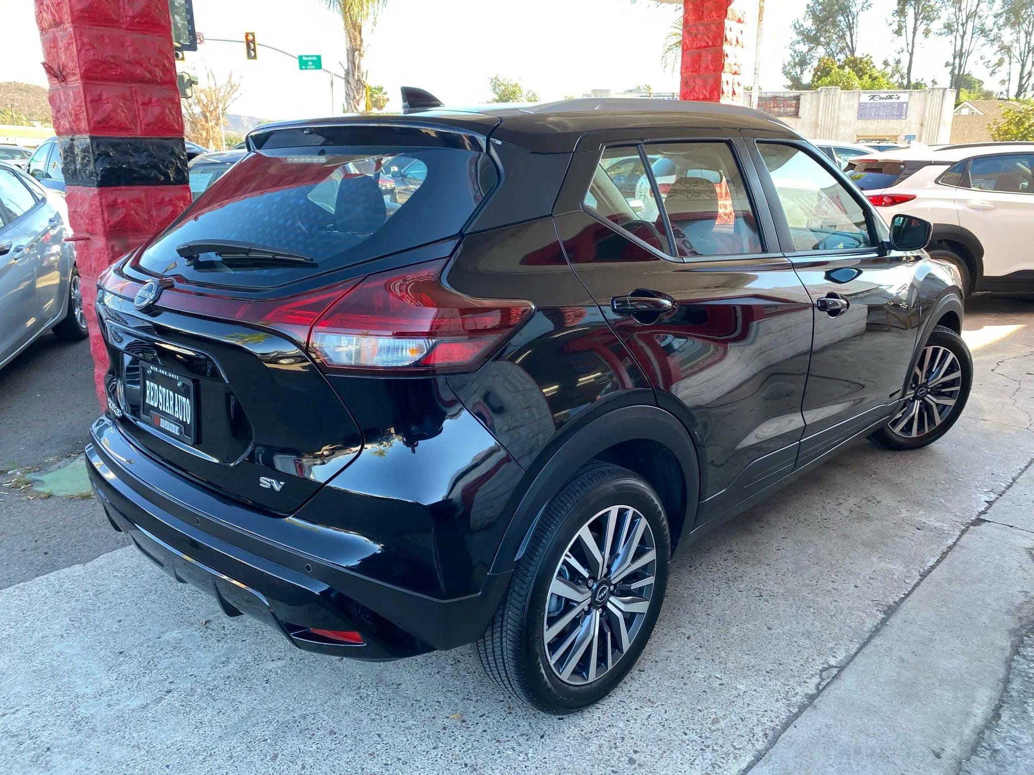 Used 2023 Nissan Kicks SV image 2