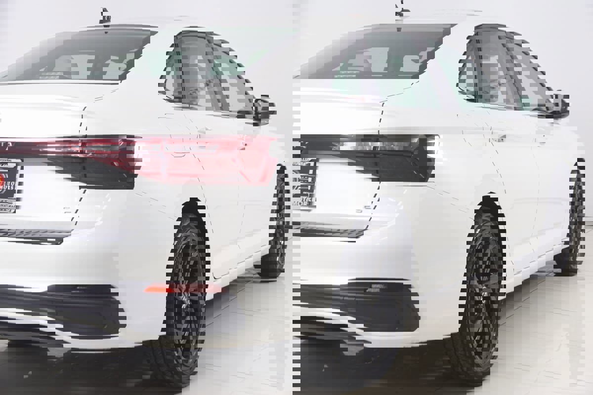 Used 2025 Volkswagen Jetta SE image 40