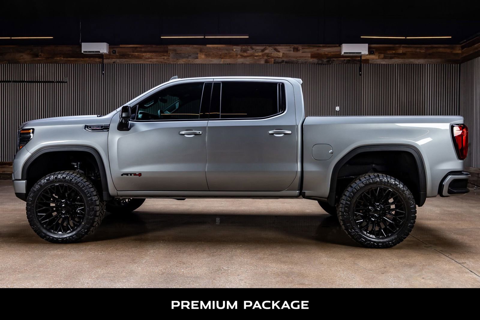 Used 2025 GMC Sierra 1500 AT4 w/ AT4 Premium Package image 6