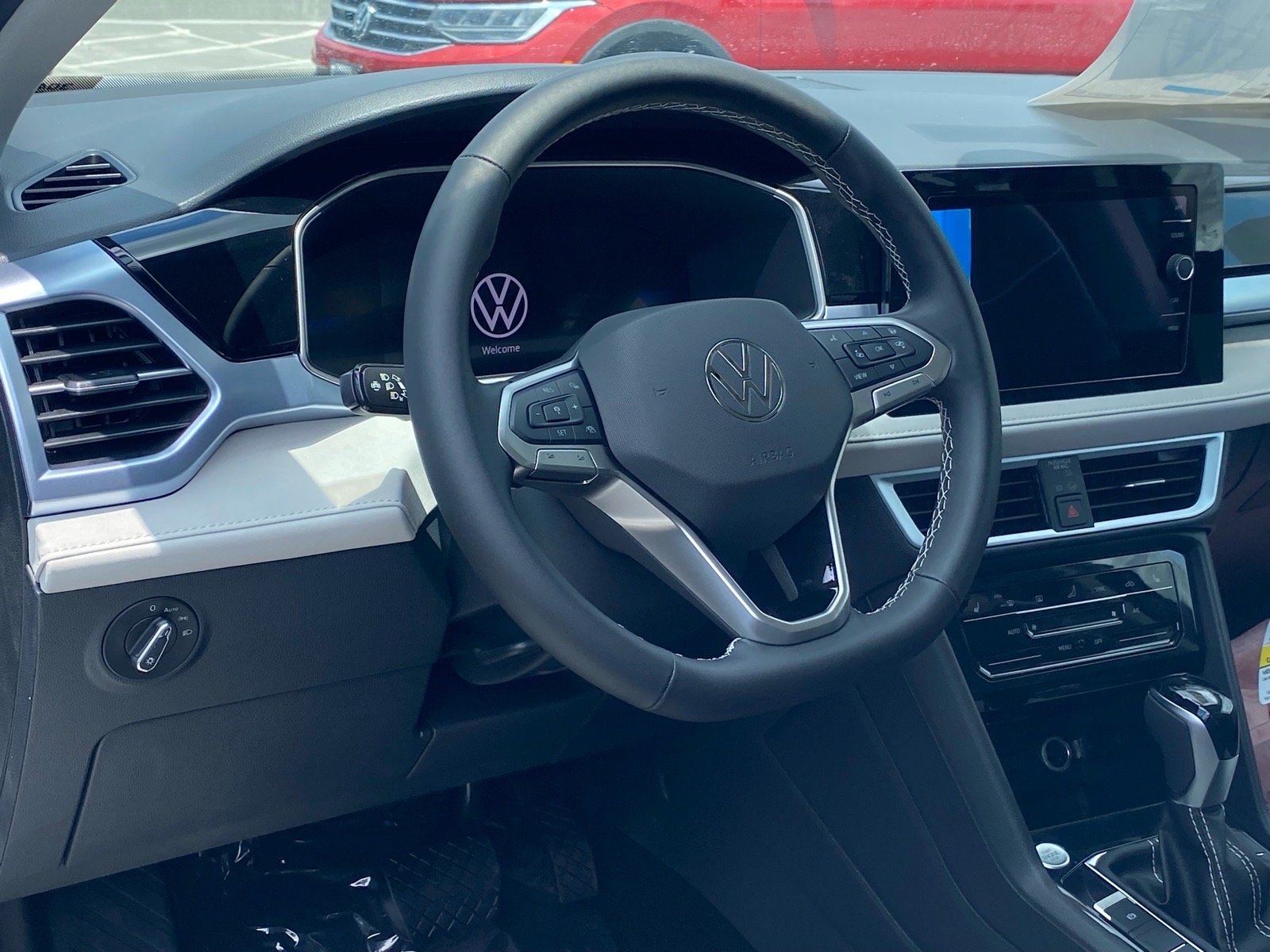 New 2026 Volkswagen Taos SE FWD image 4