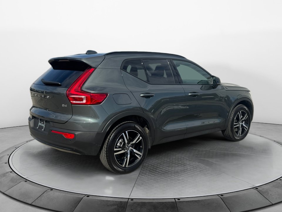 New 2026 Volvo XC40 B4 Core w/ Protection Package Premier FWD image 7