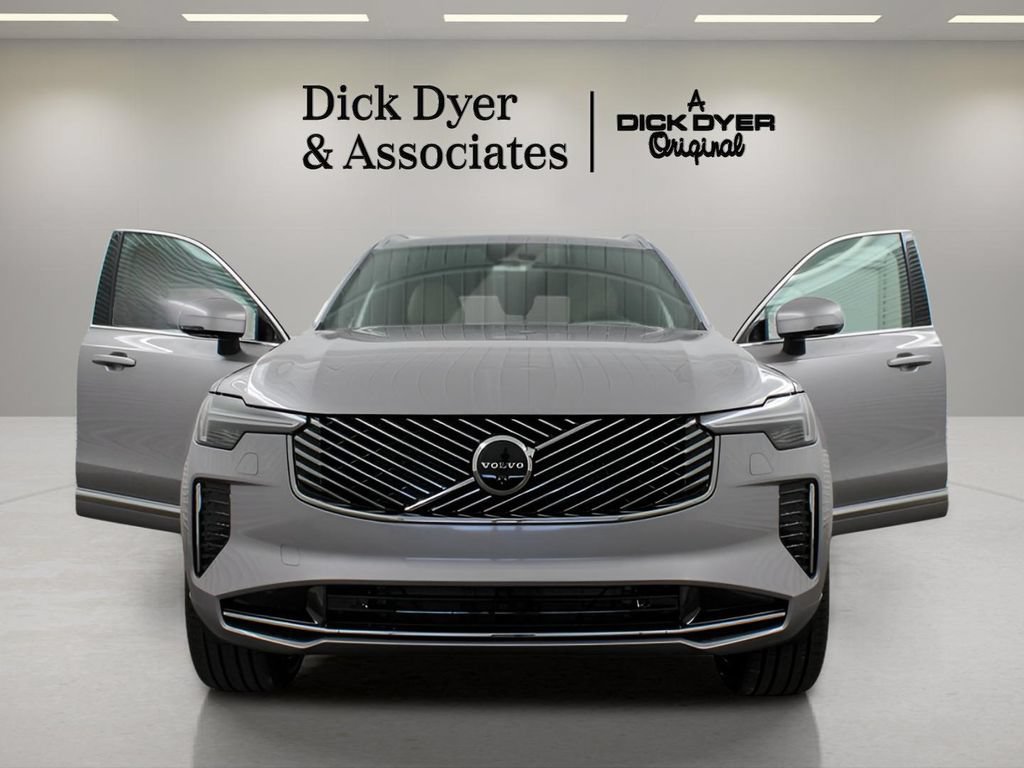 Certified 2026 Volvo XC90 B6 Plus w/ Protection Package Premier AWD/4WD image 8