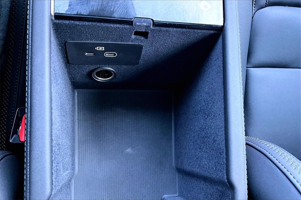 Certified 2026 Volvo XC90 B6 Plus w/ Protection Package Premier image 16