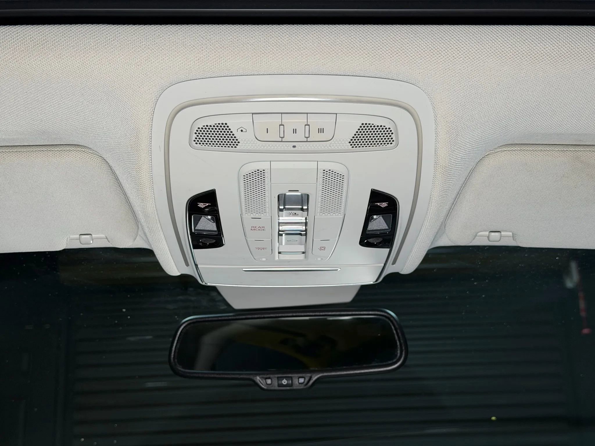 Used 2012 Audi A8 L 4.2 image 30