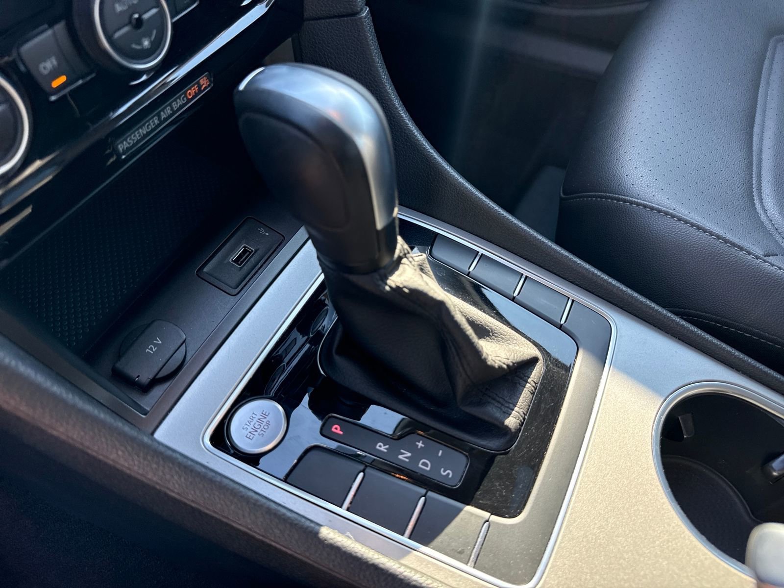 Certified 2021 Volkswagen Passat 2.0T SE image 24