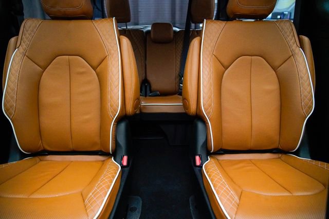Used 2025 Chrysler Pacifica Pinnacle image 19