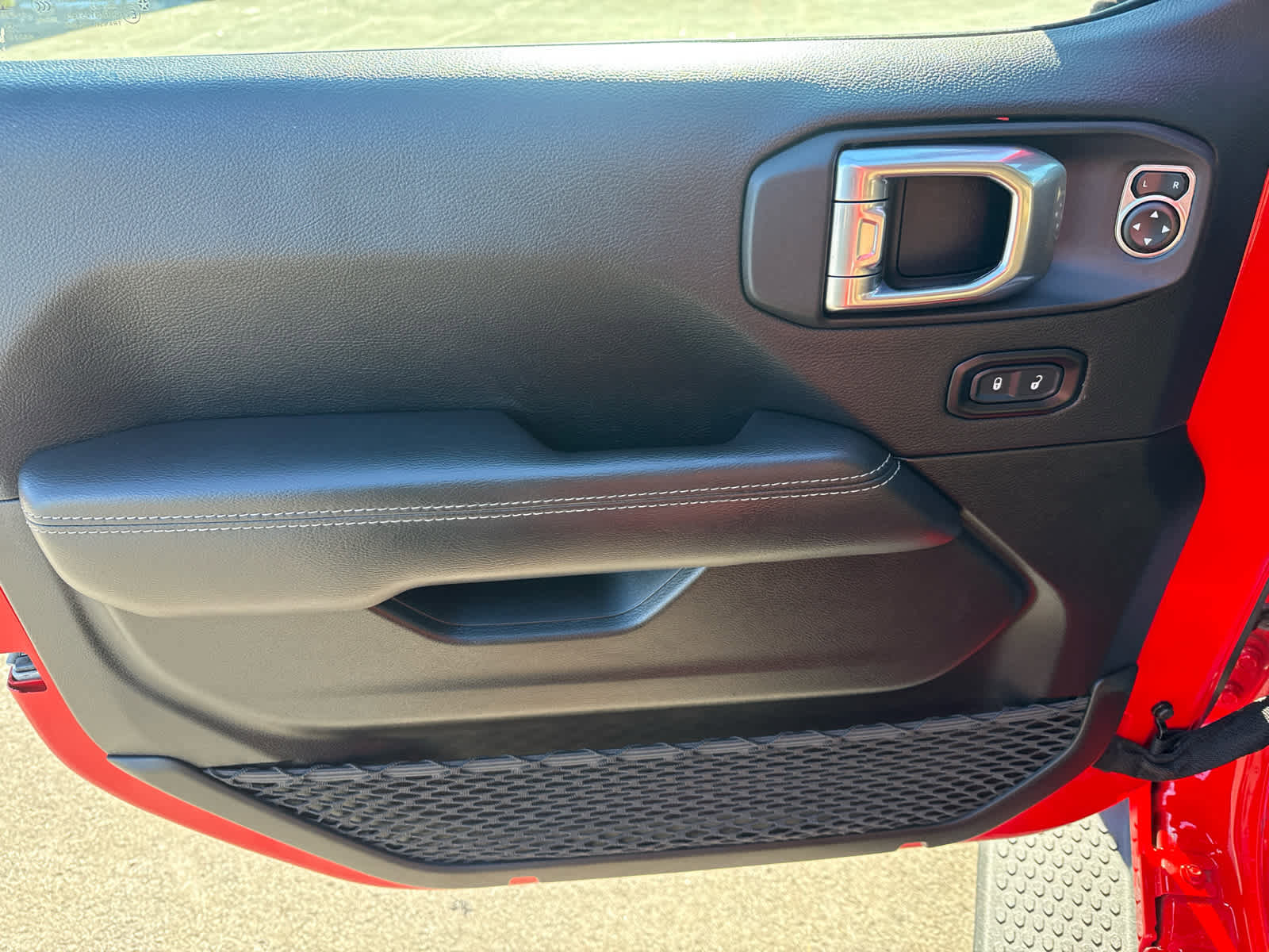 Used 2022 Jeep Wrangler Unlimited Sahara w/ Dual Top Group image 10