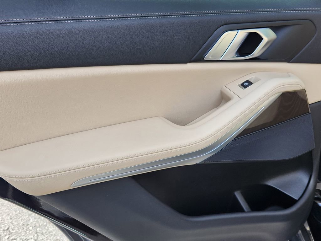 Used 2022 BMW X5 xDrive40i w/ Premium Package image 11