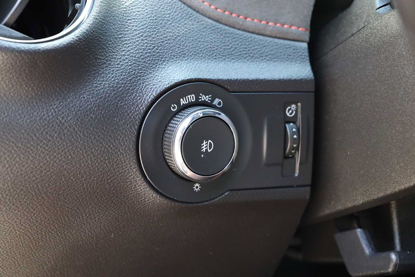 Used 2015 Chevrolet Camaro ZL1 RWD image 28