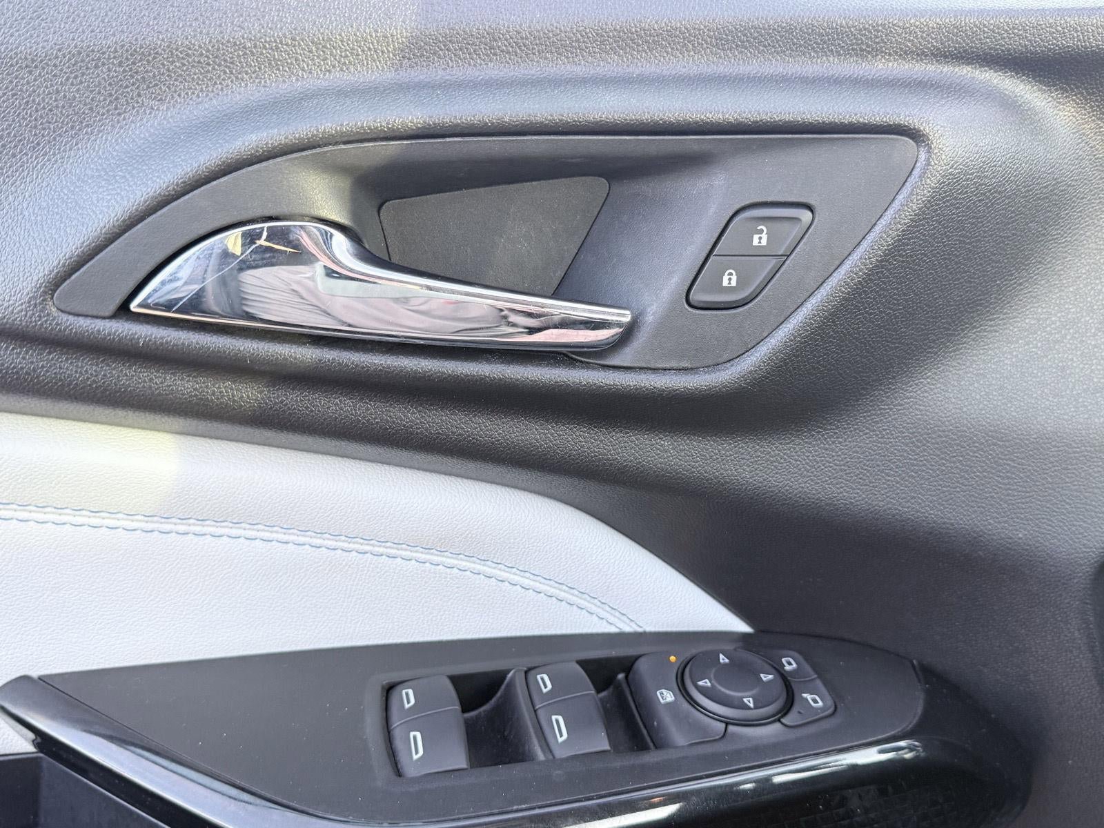 Used 2025 Chevrolet Trax LT FWD image 18