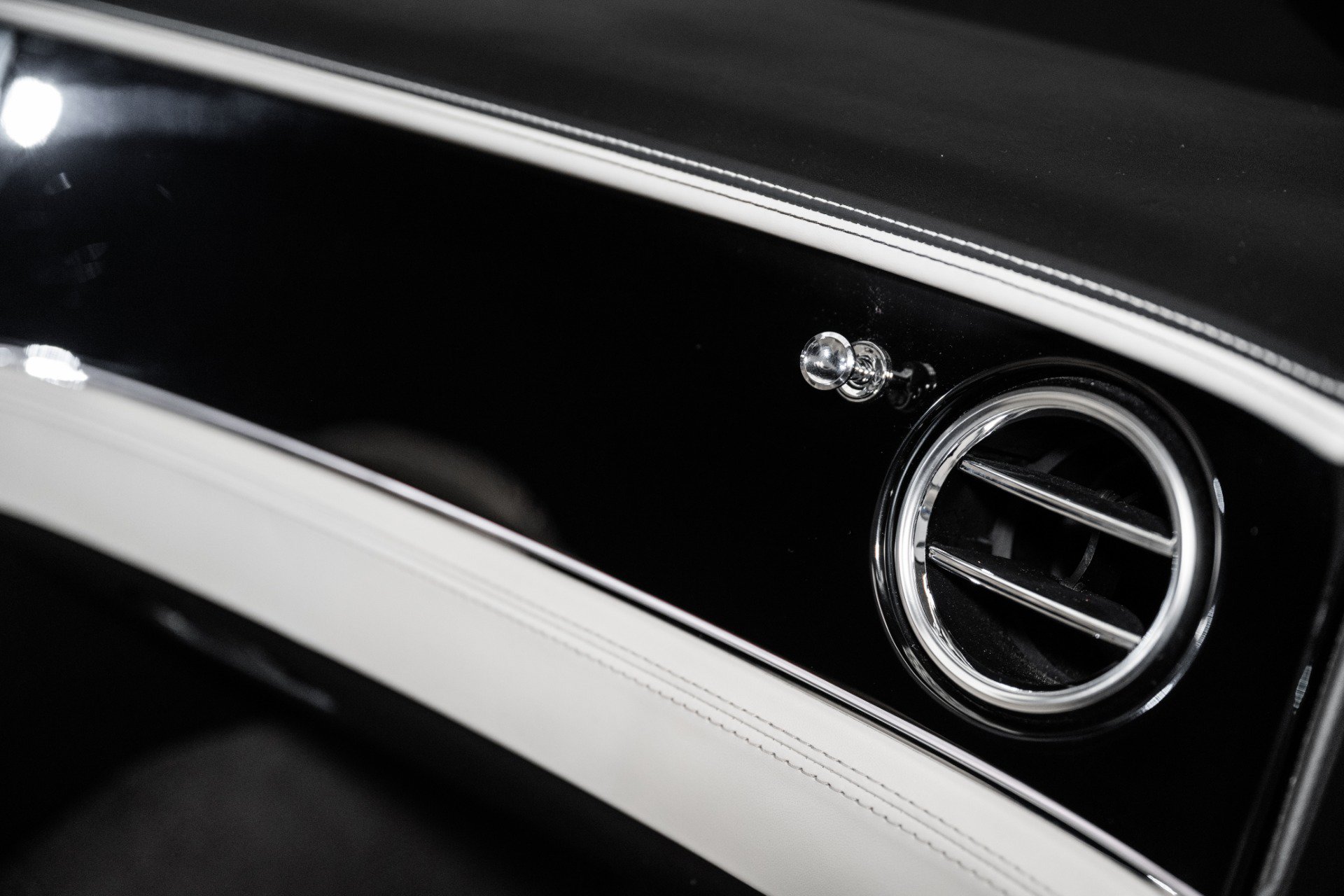 Certified 2020 Bentley Continental GT V8 AWD/4WD image 44