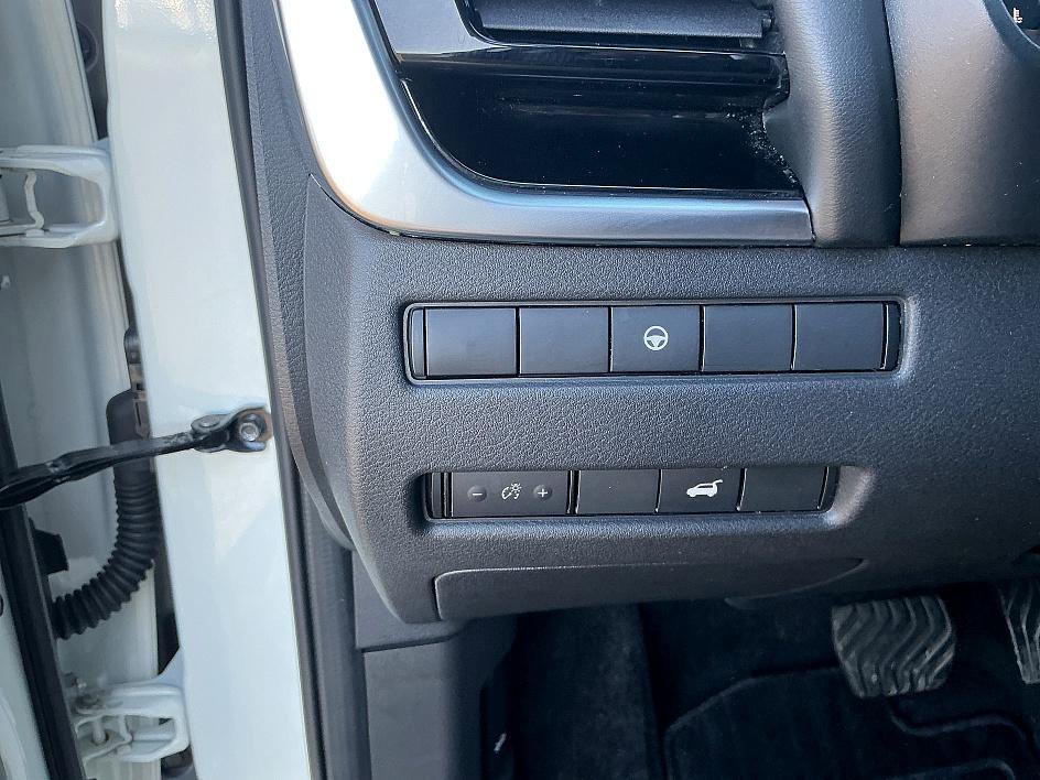 Used 2023 Nissan Rogue SL image 13