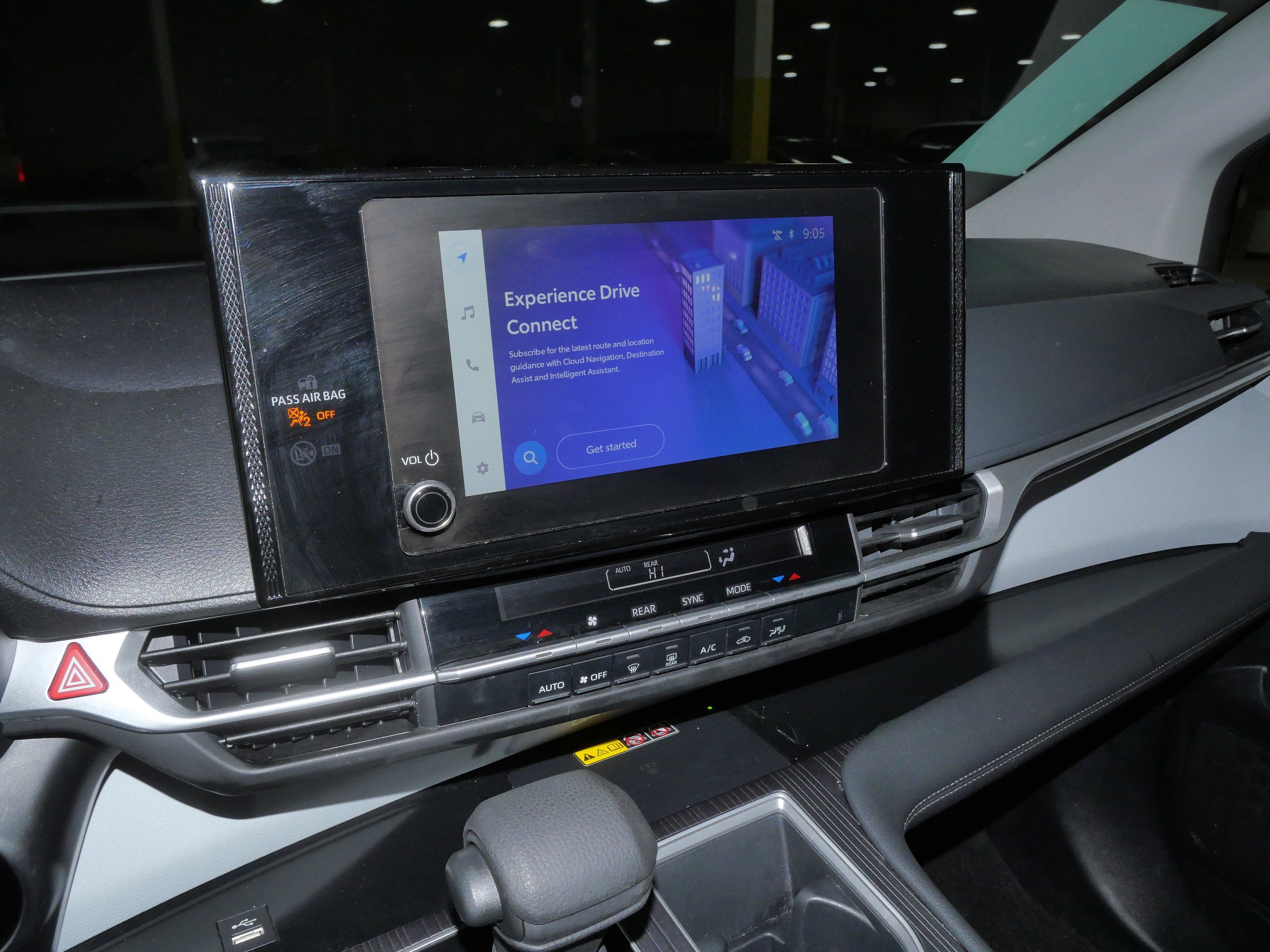 Certified 2025 Toyota Sienna LE image 24