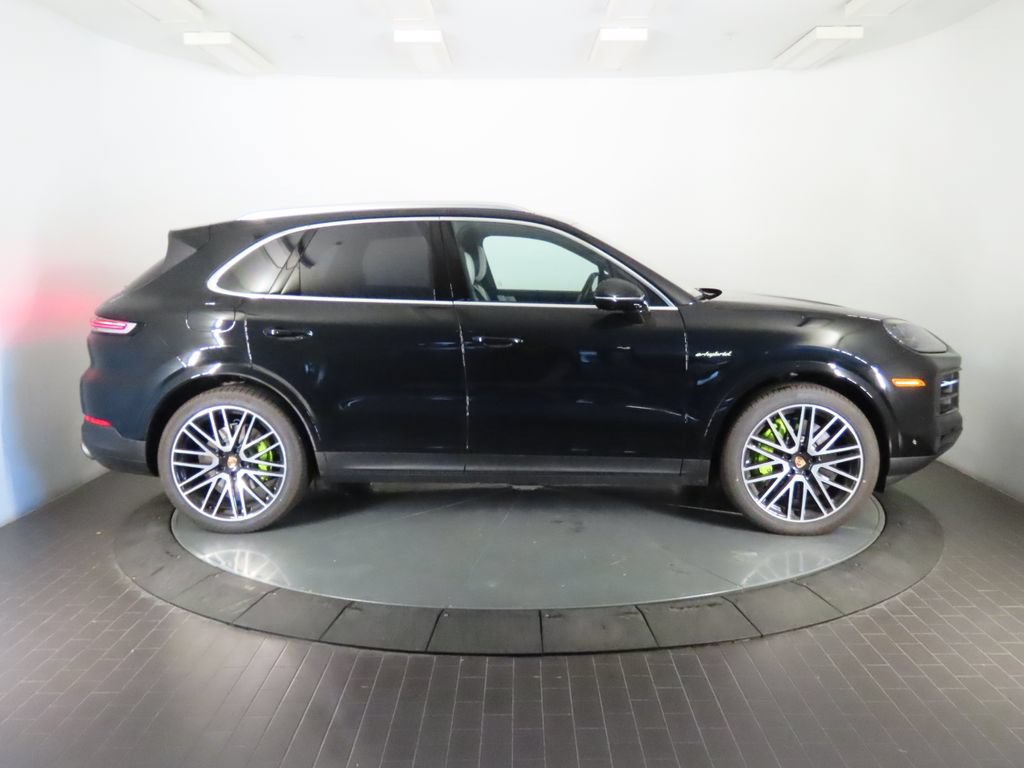 Certified 2026 Porsche Cayenne E-Hybrid AWD/4WD image 8