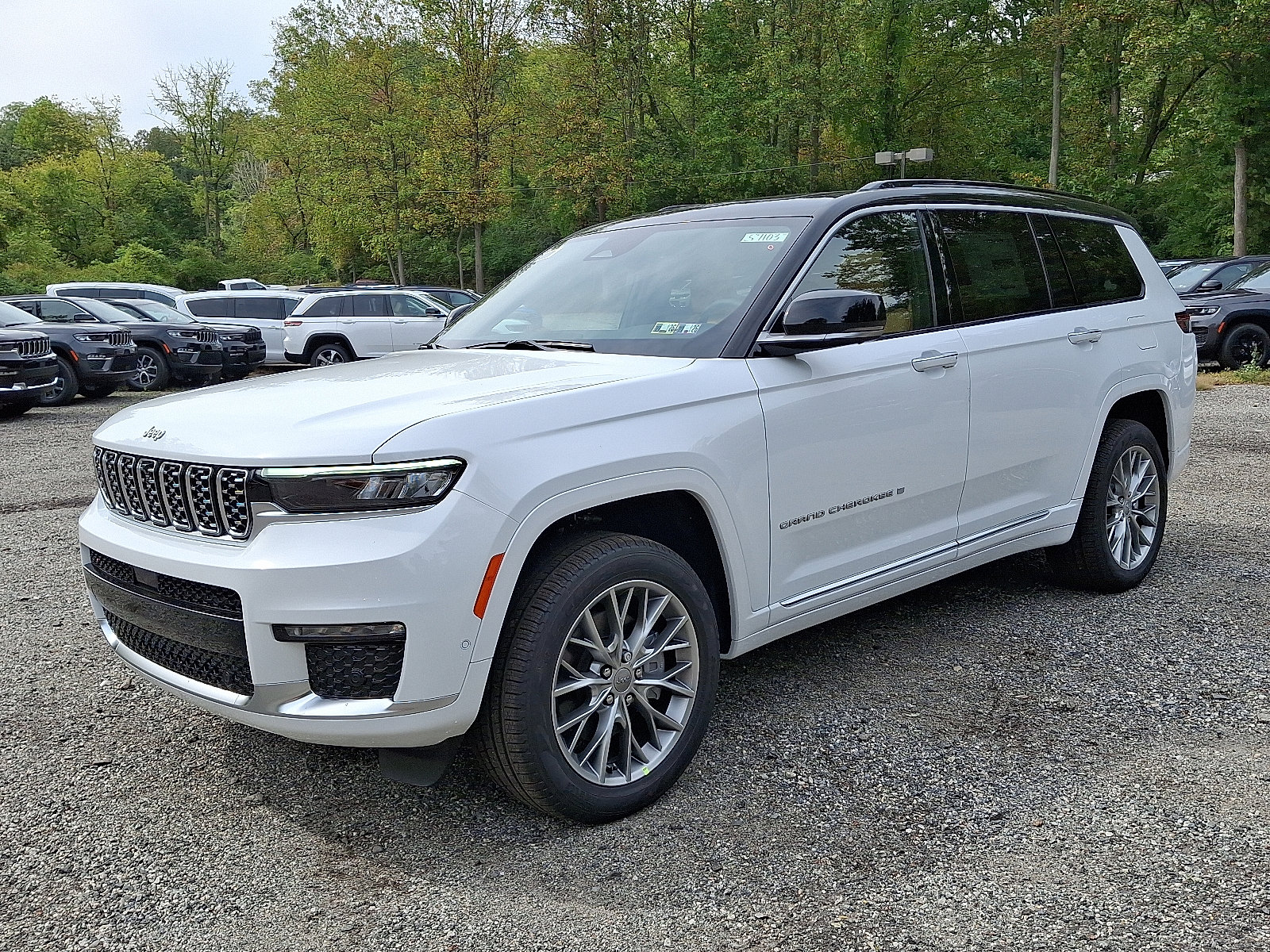 New 2025 Jeep Grand Cherokee L Summit w/ Luxury Tech Group V image 2