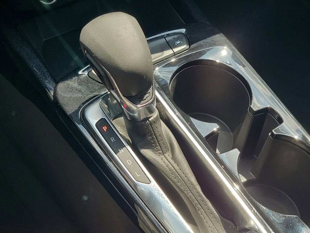 Used 2025 Chevrolet Trax LT w/ LT Convenience Package FWD image 34