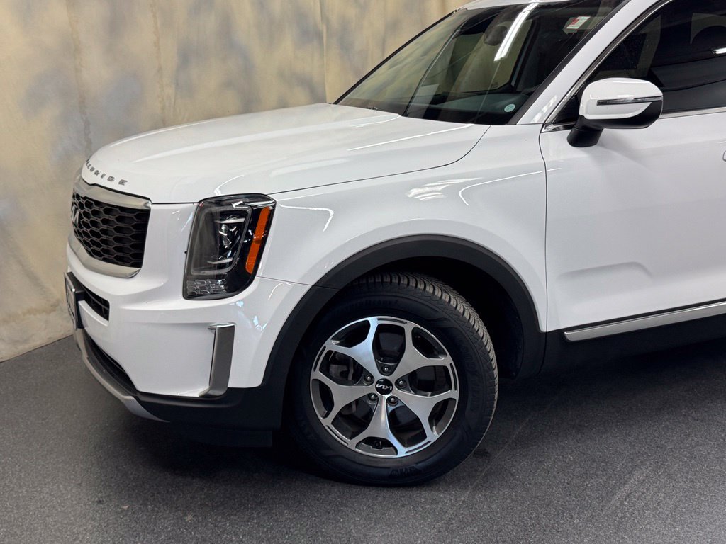 Used 2022 Kia Telluride EX FWD image 2