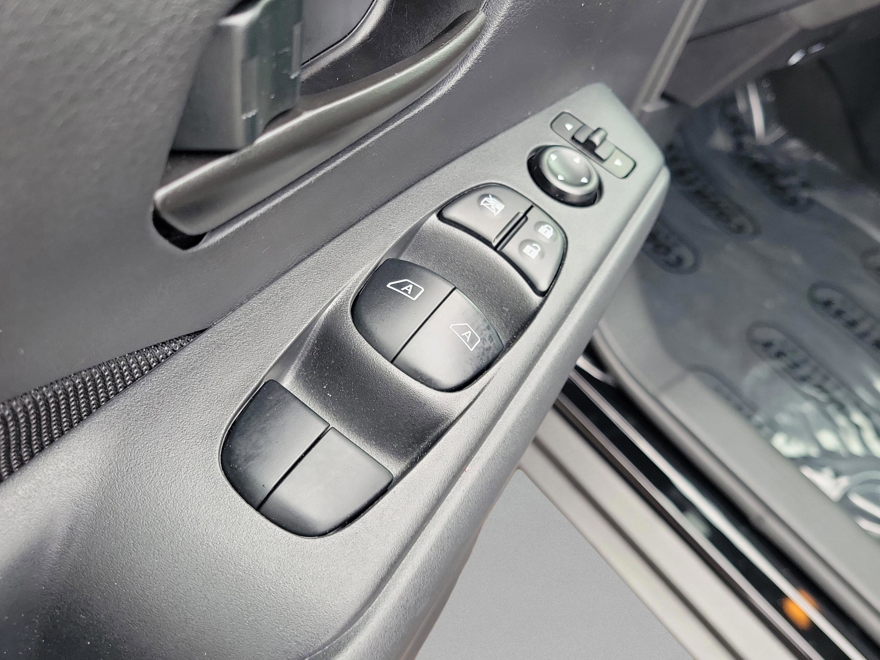 Used 2025 Nissan Kicks Play S image 27