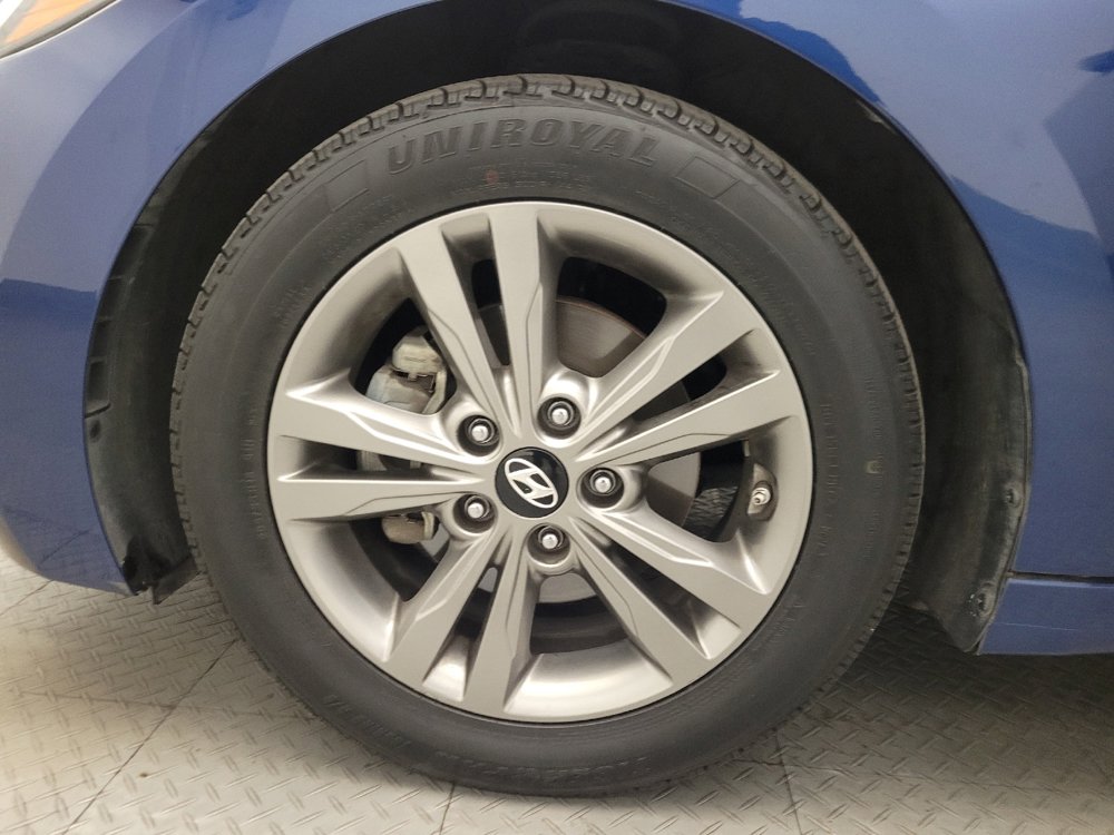 Used 2017 Hyundai Elantra SE image 31