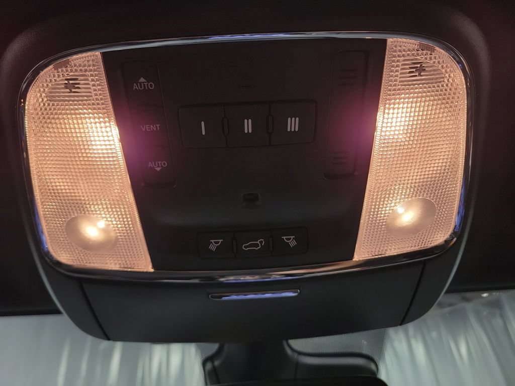 Used 2020 Jeep Grand Cherokee Limited AWD/4WD image 24