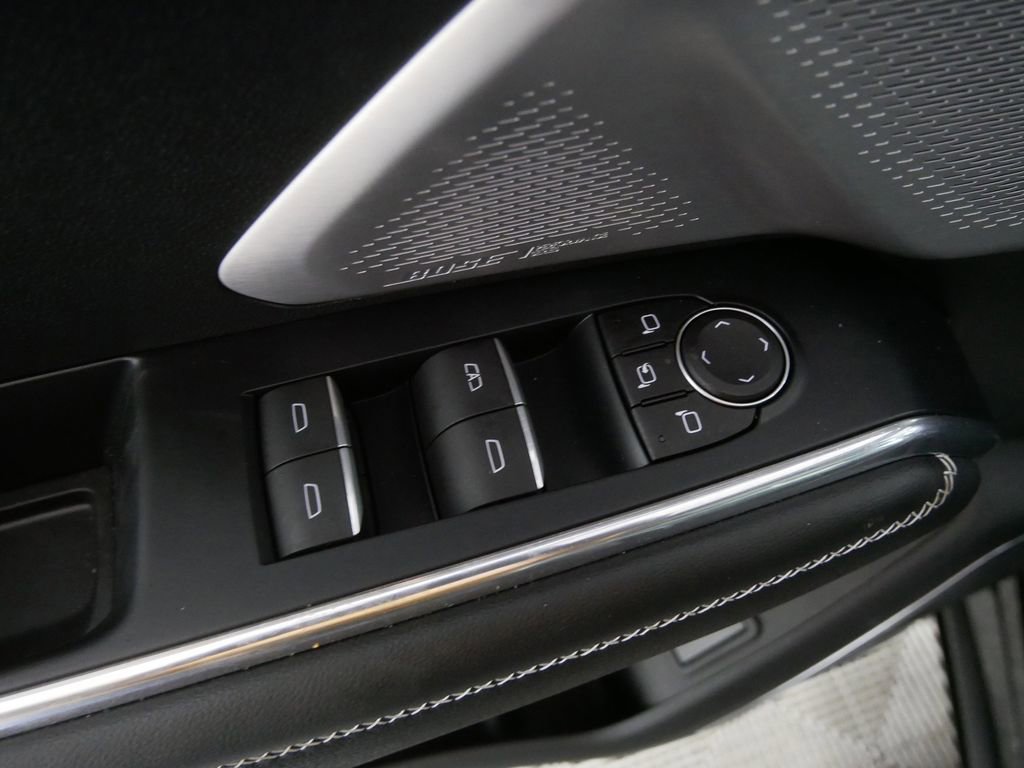 Used 2024 GMC Acadia Denali image 14