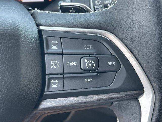 Used 2023 Jeep Grand Cherokee L Limited AWD/4WD image 41