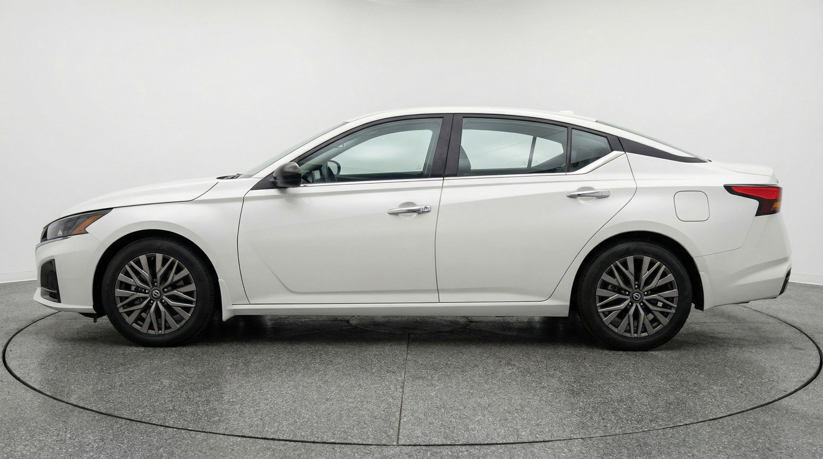 Used 2025 Nissan Altima 2.5 SV image 5