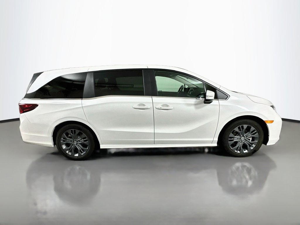 Certified 2026 Honda Odyssey Touring image 4