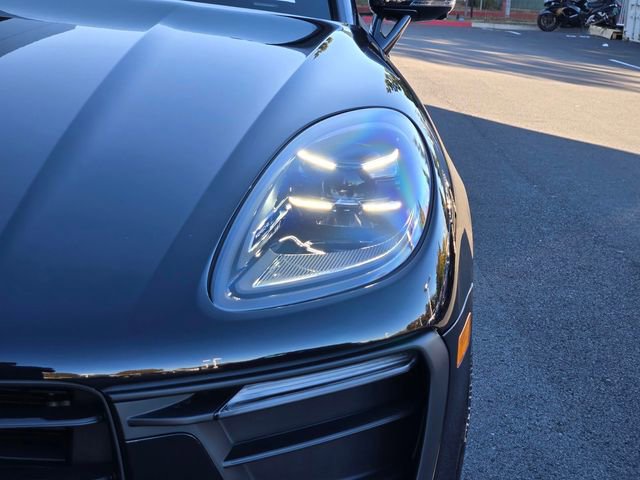 Used 2026 Porsche Macan image 12