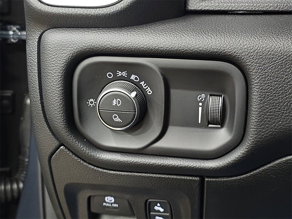 New 2026 RAM 1500 4x4 Crew Cab image 25