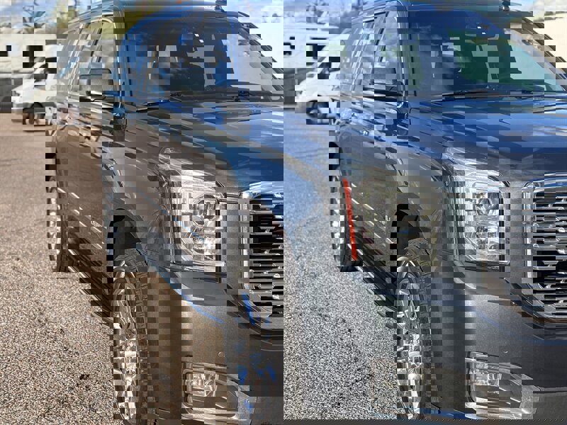 Used 2019 GMC Yukon XL Denali image 14