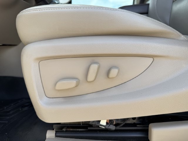 Used 2018 Chevrolet Suburban LT RWD image 25