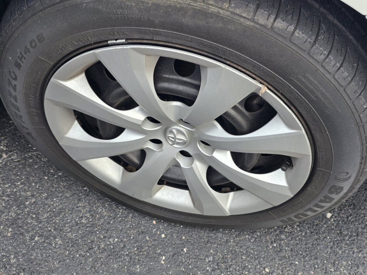 Used 2020 Toyota Corolla LE image 11