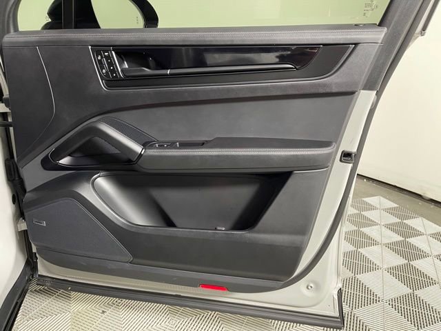 Used 2025 Porsche Cayenne GTS image 27