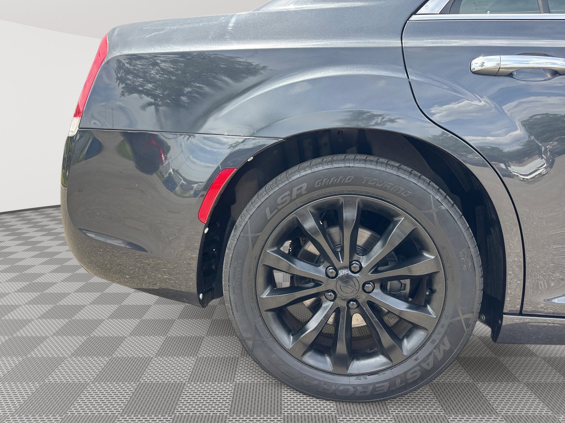 Used 2015 Chrysler 300 C w/ Light Group AWD/4WD image 30