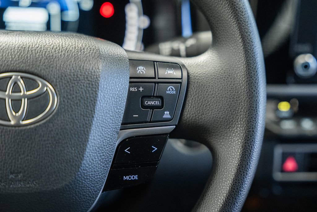 Used 2025 Toyota Camry LE image 27