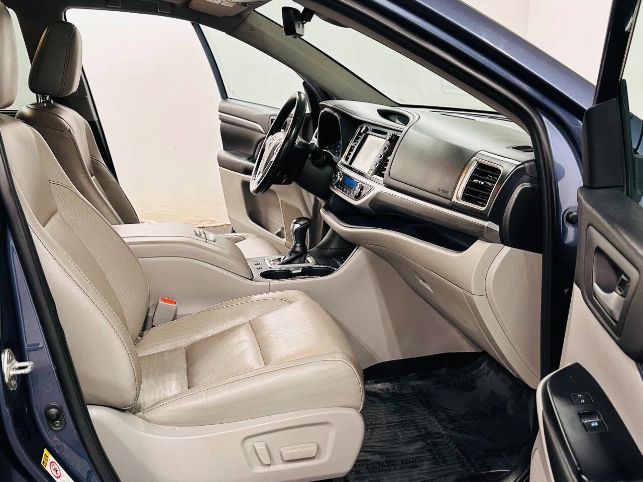 Used 2019 Toyota Highlander Limited Platinum AWD/4WD image 8