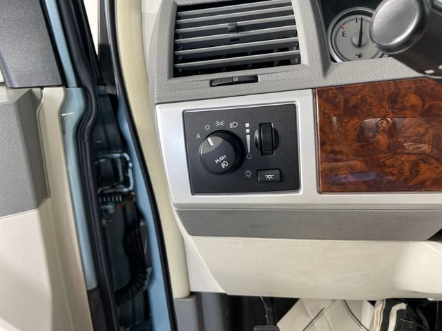 Used 2010 Chrysler Town & Country Touring FWD image 12