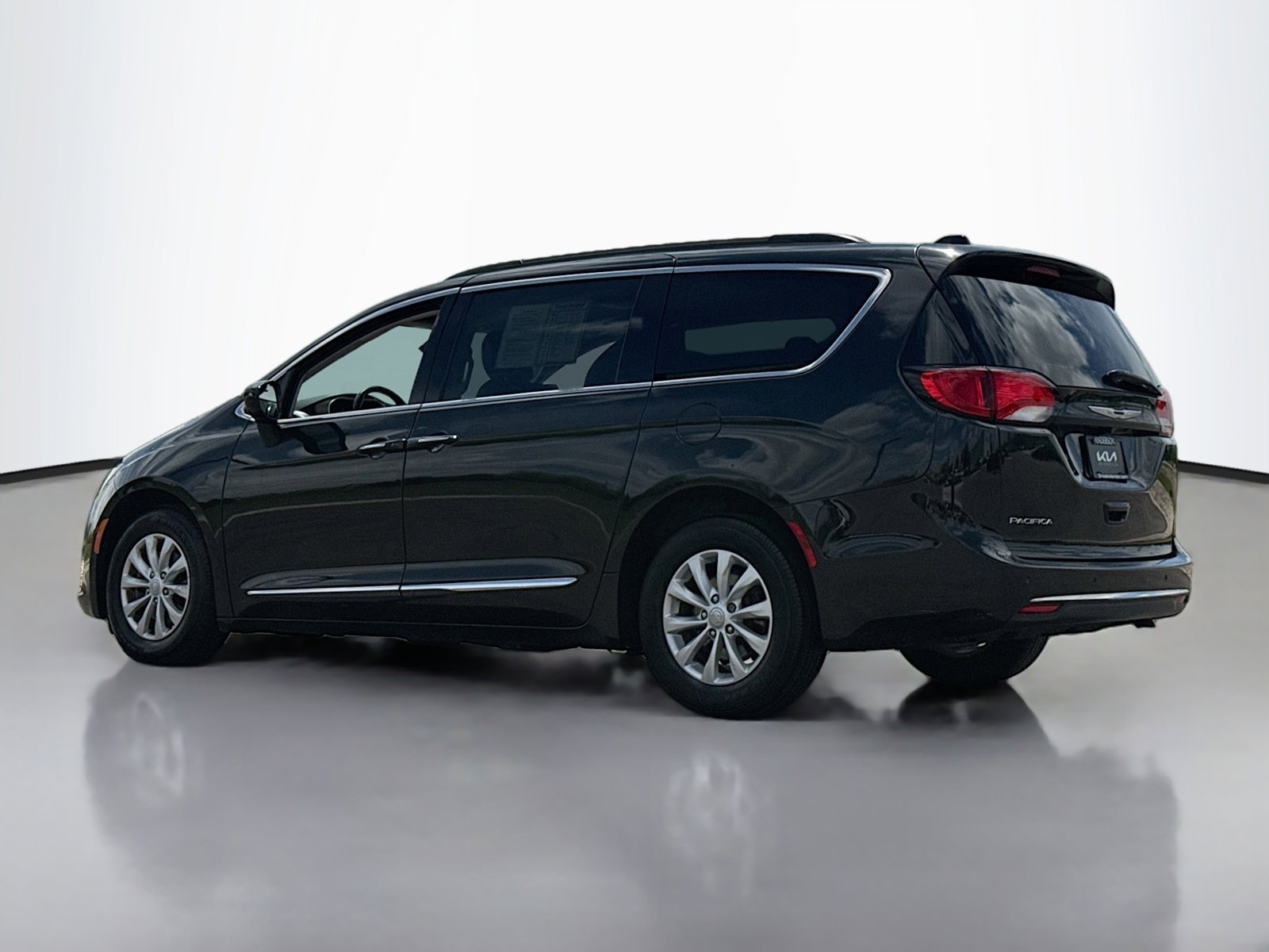 Used 2017 Chrysler Pacifica Touring-L FWD image 13