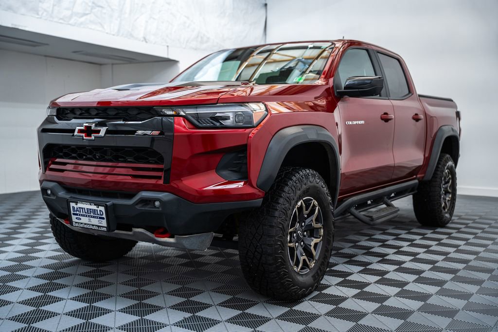 Used 2024 Chevrolet Colorado ZR2 w/ ZR2 Convenience Package III AWD/4WD image 3