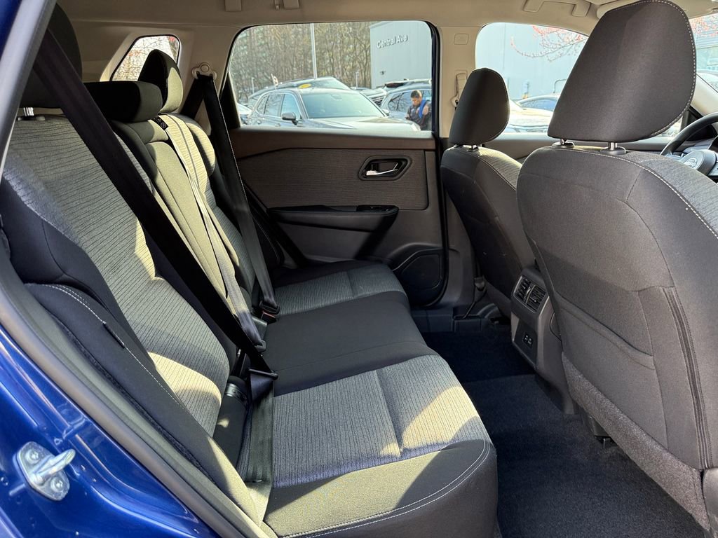 Used 2023 Nissan Rogue SV AWD/4WD image 28