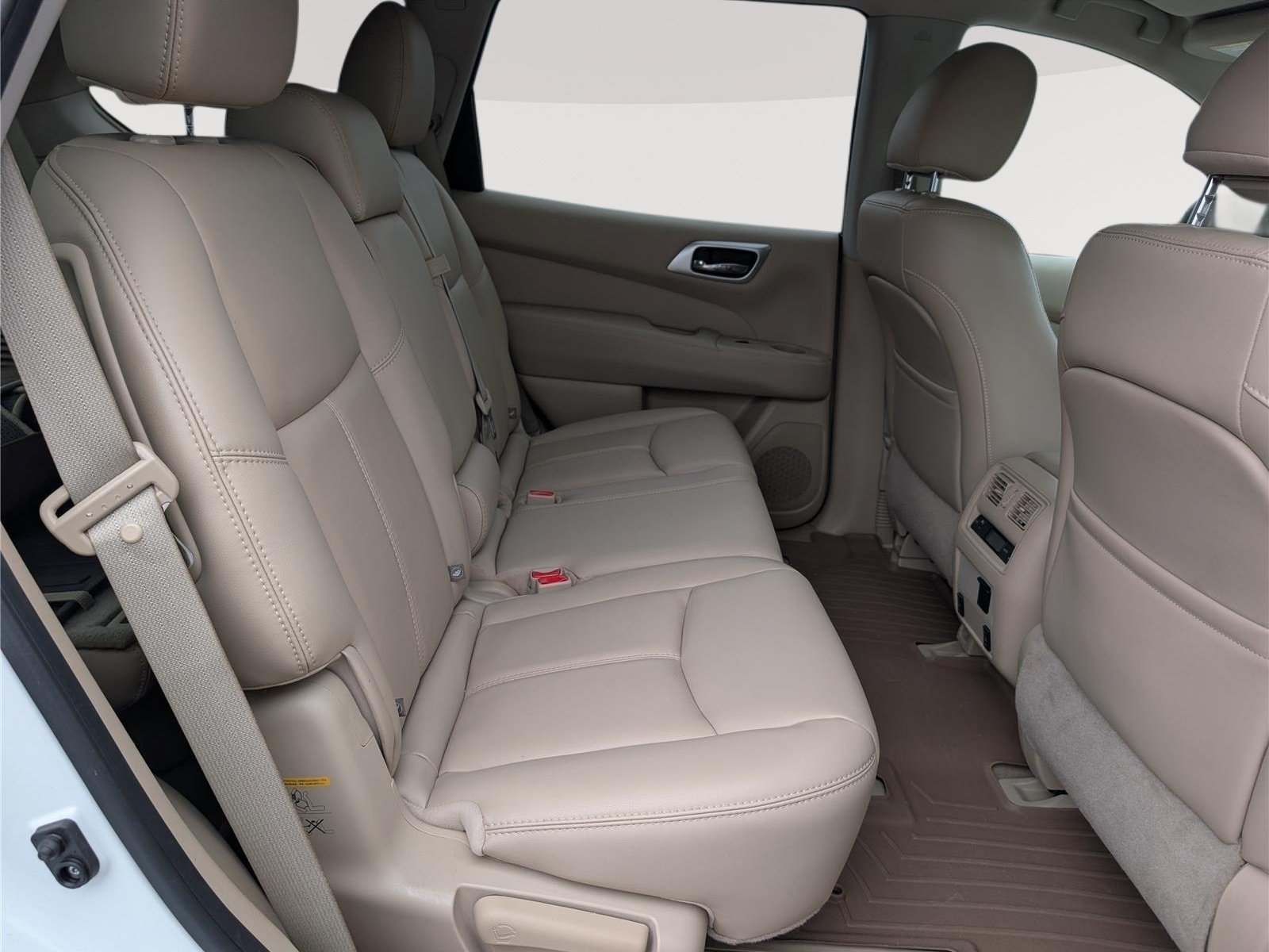 Used 2015 Nissan Pathfinder SL w/ SL Tech Package FWD image 12
