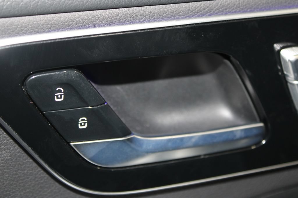 Used 2025 Mercedes-Benz C 300 Sedan image 37
