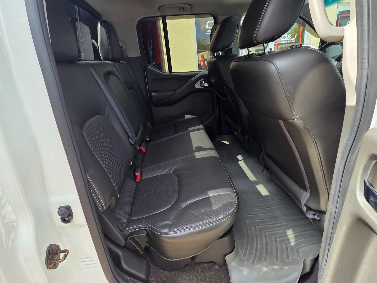 Used 2015 Nissan Frontier PRO-4X w/ Pro-4x Luxury Package image 18