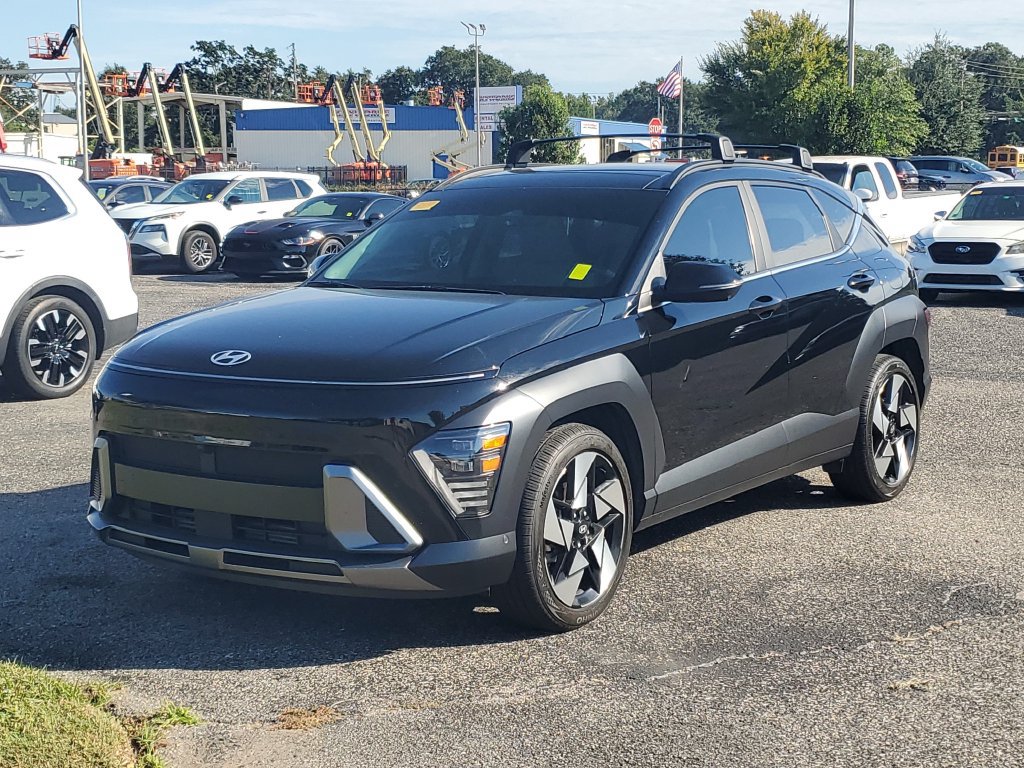 Used 2024 Hyundai Kona Limited FWD image 2