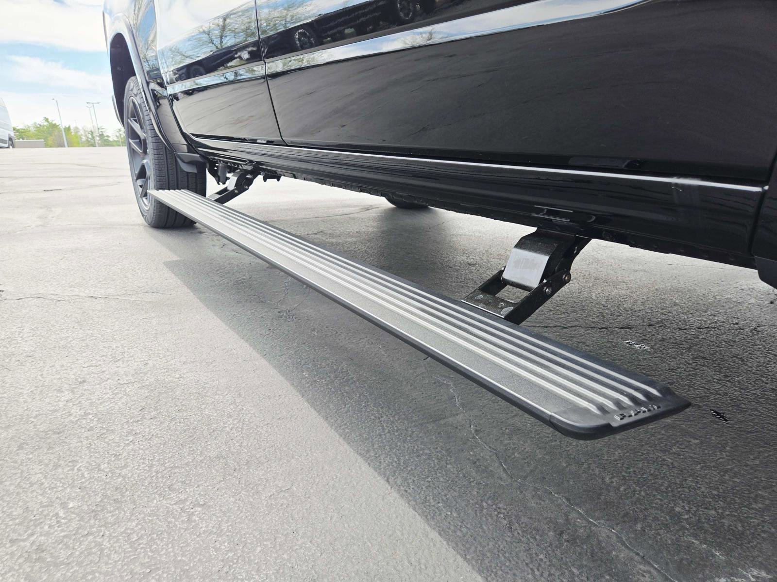 New 2026 RAM 1500 Laramie AWD/4WD image 17